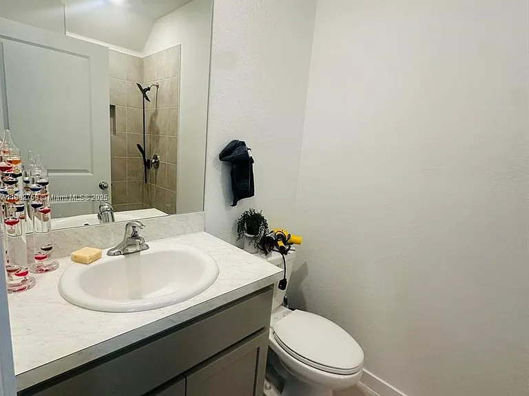 437 NE 13th St #NA — Photo 12