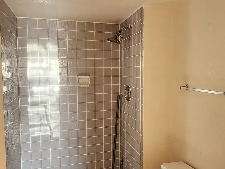 2810 Castle Hill Cir — Photo 3