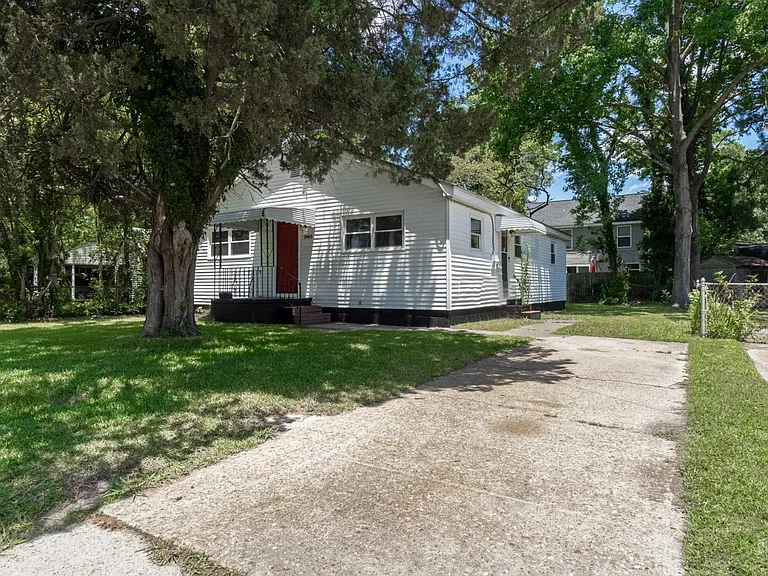 2460 Hemlock St — Photo 7