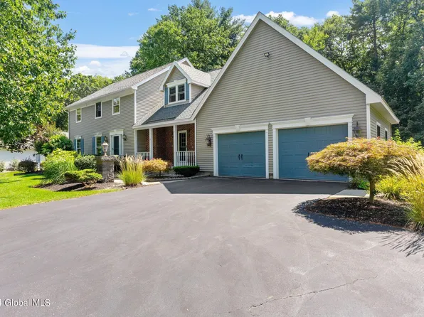 17 Timberwick Drive, Halfmoon, NY 12065