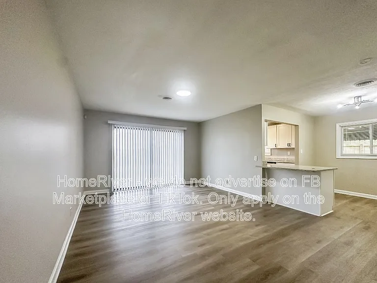 2461 McAlpin Ter #R — Photo 4