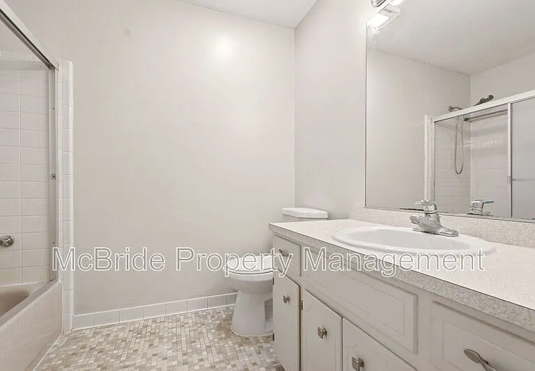4409 Roxbury Dr — Photo 13
