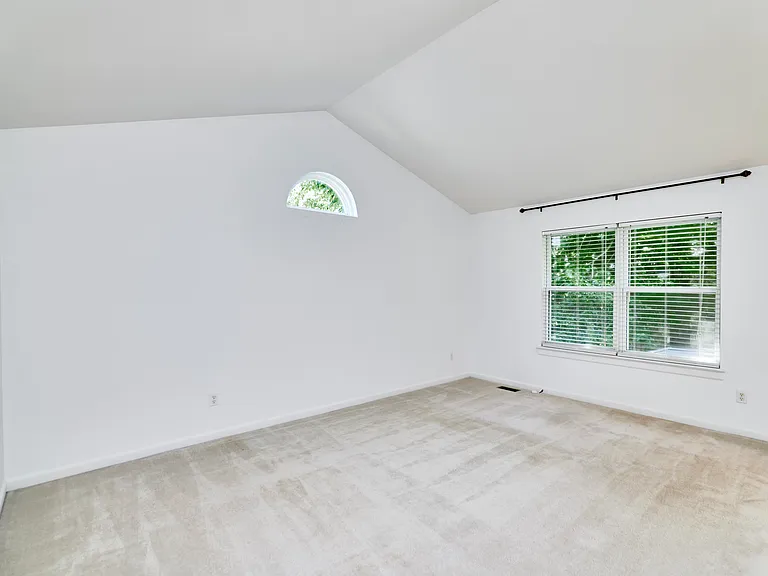 7073 Black Horse Dr — Photo 12