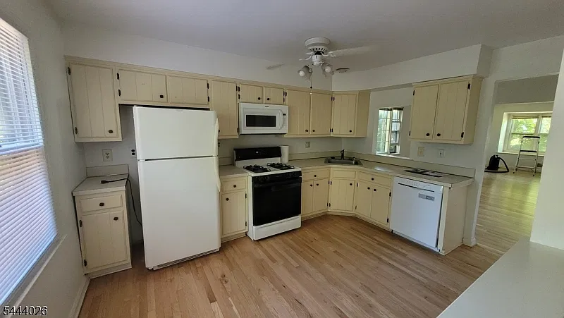 3 bed, 2.5 bath, $3,700 — Photo 4