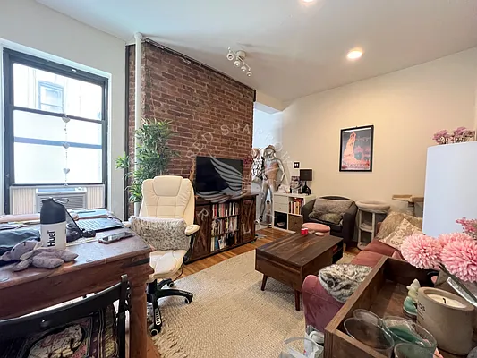 Rented by Red Sparrow Realty Group | media 17