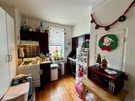 2nd image of 732 Willow Ave APT 16