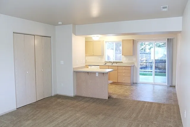 16590 William Foss Rd — Photo 2