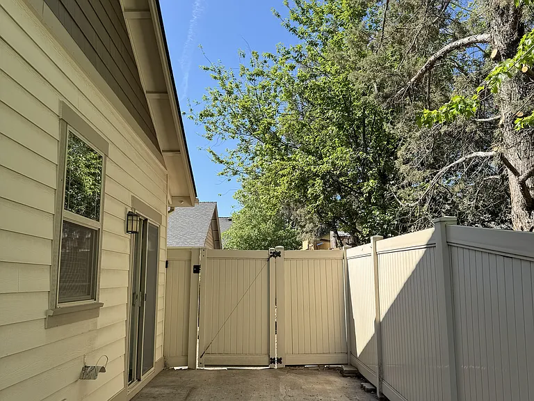 2350 NE Mary Rose Pl #2 — Photo 16