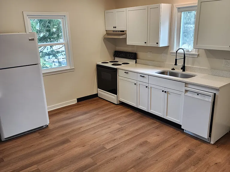 609 Main St #2 — Photo 5