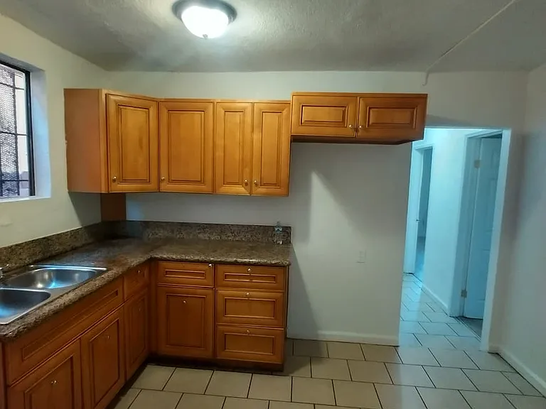 1113 E 113th St #1113 — Photo 11