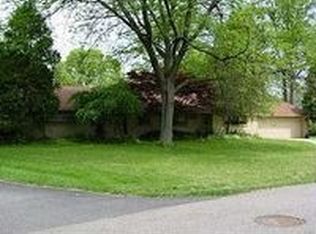 3210 Greentree Rd, Bloomfield Hills, MI 48304