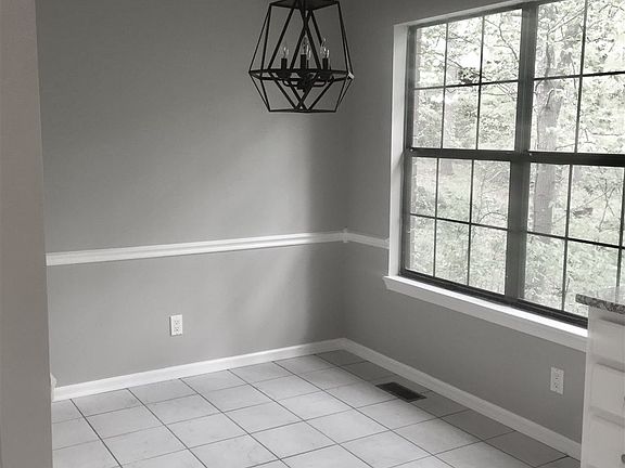 3rd image of 100 Creekview Ln
