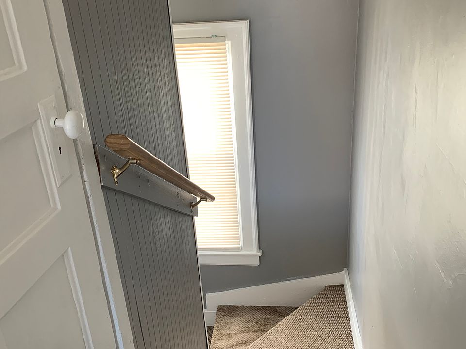 1st image of 137 Woodside Ave Floor 2