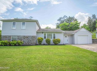 9103 Happy Ln, Oak Ridge, TN 37830