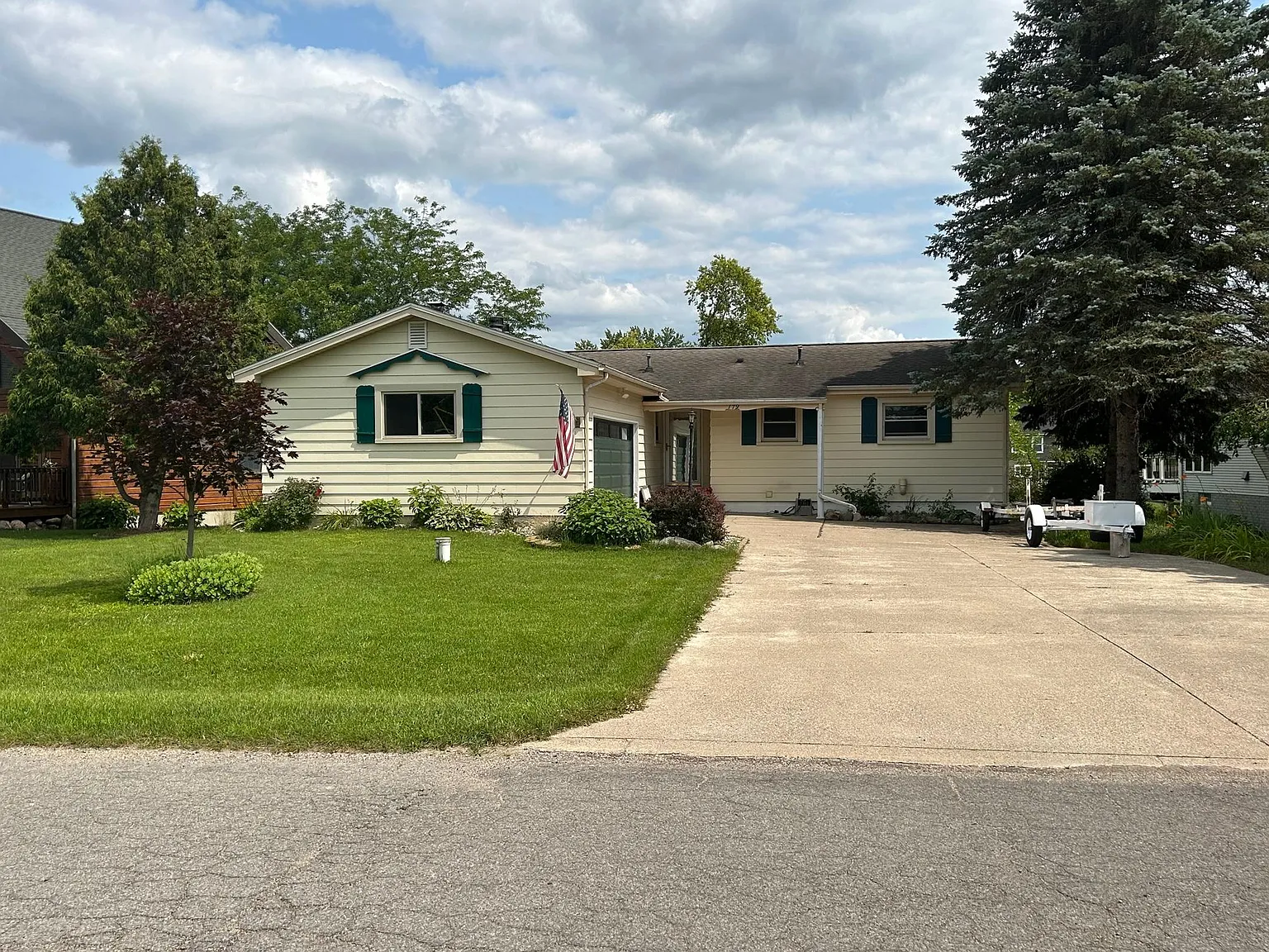 179 Somerset Dr — Photo 2