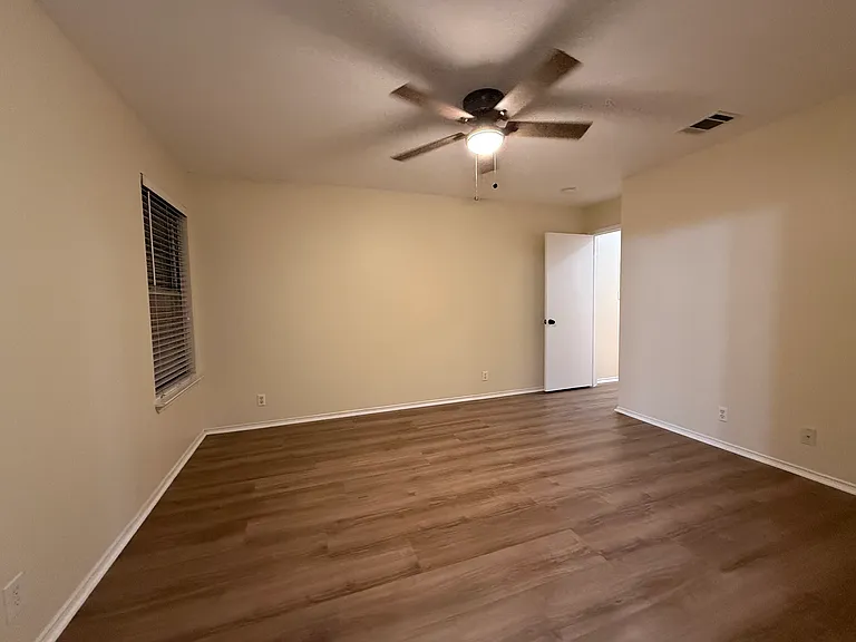 311 McCarthur Dr — Photo 12