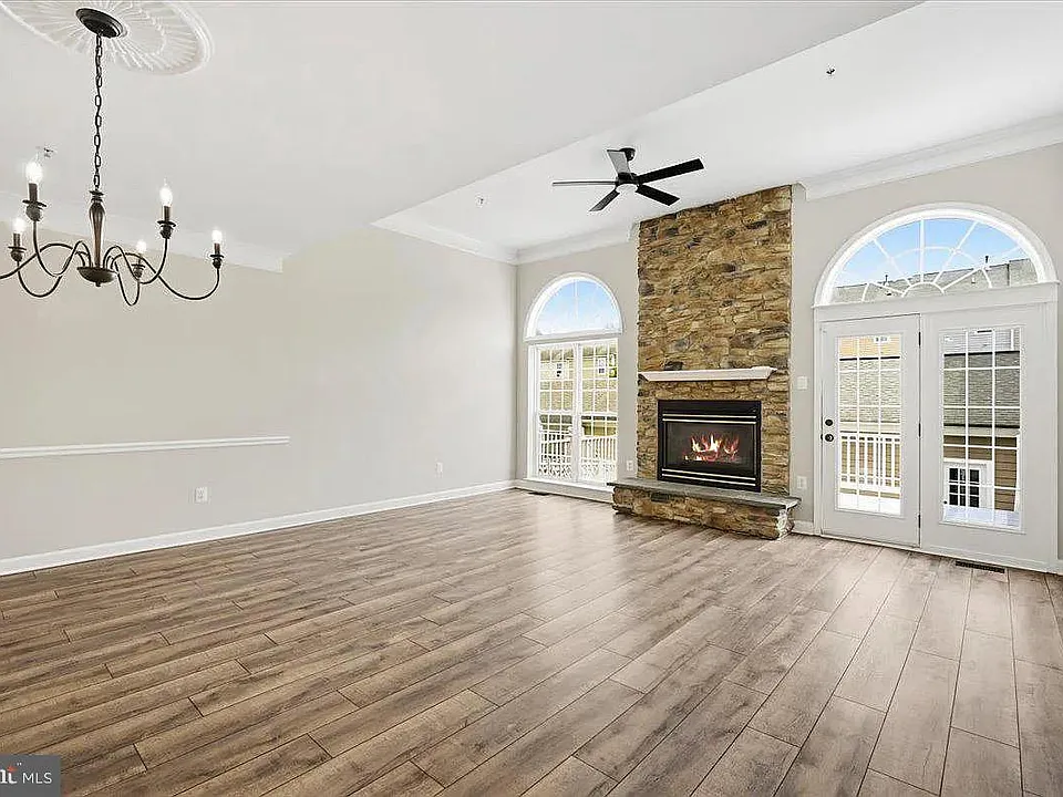 3706 Singleton Ter