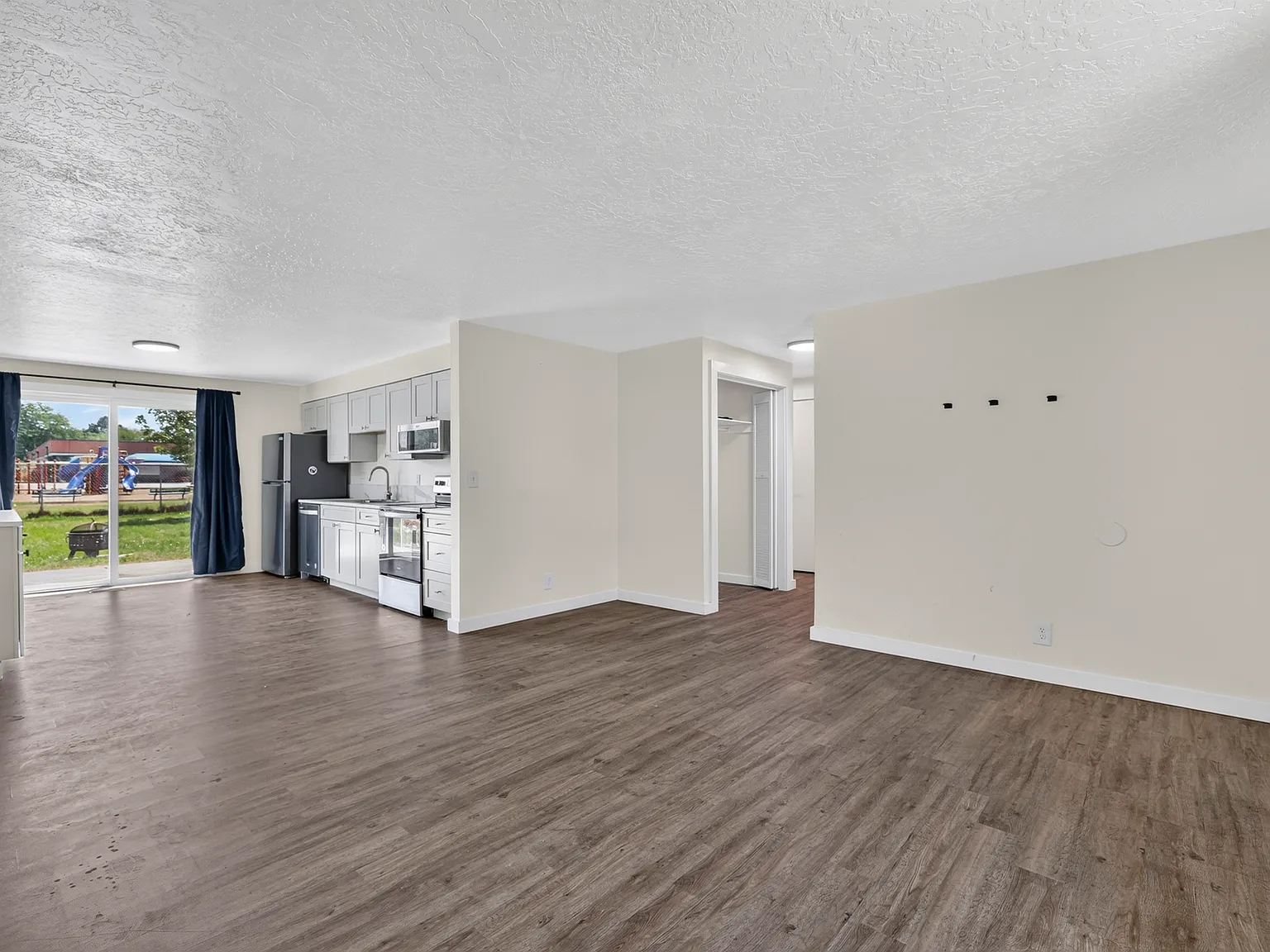 2 bed, 936 sqft, $1,995 — Photo 4