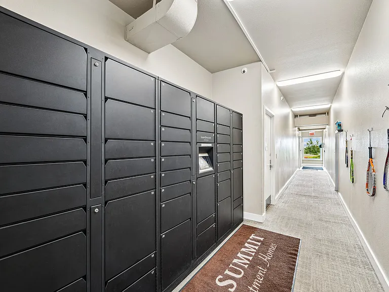 Sunset Summit Apartments — Photo 49