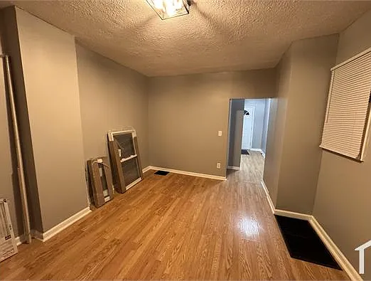 800 E Starr Ave — Photo 6