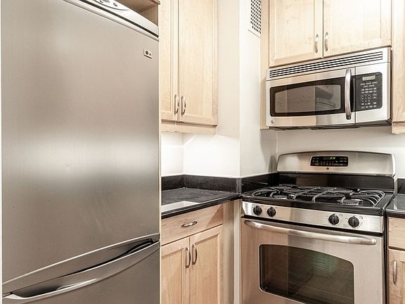 5th image of 55 W 14th St APT 3R