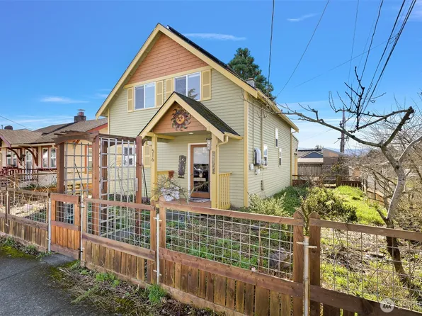 516 E North Street, Bellingham, WA 98225