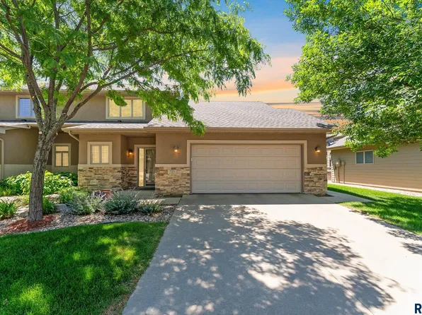 725 E 70th Pl, Sioux Falls, SD 57108