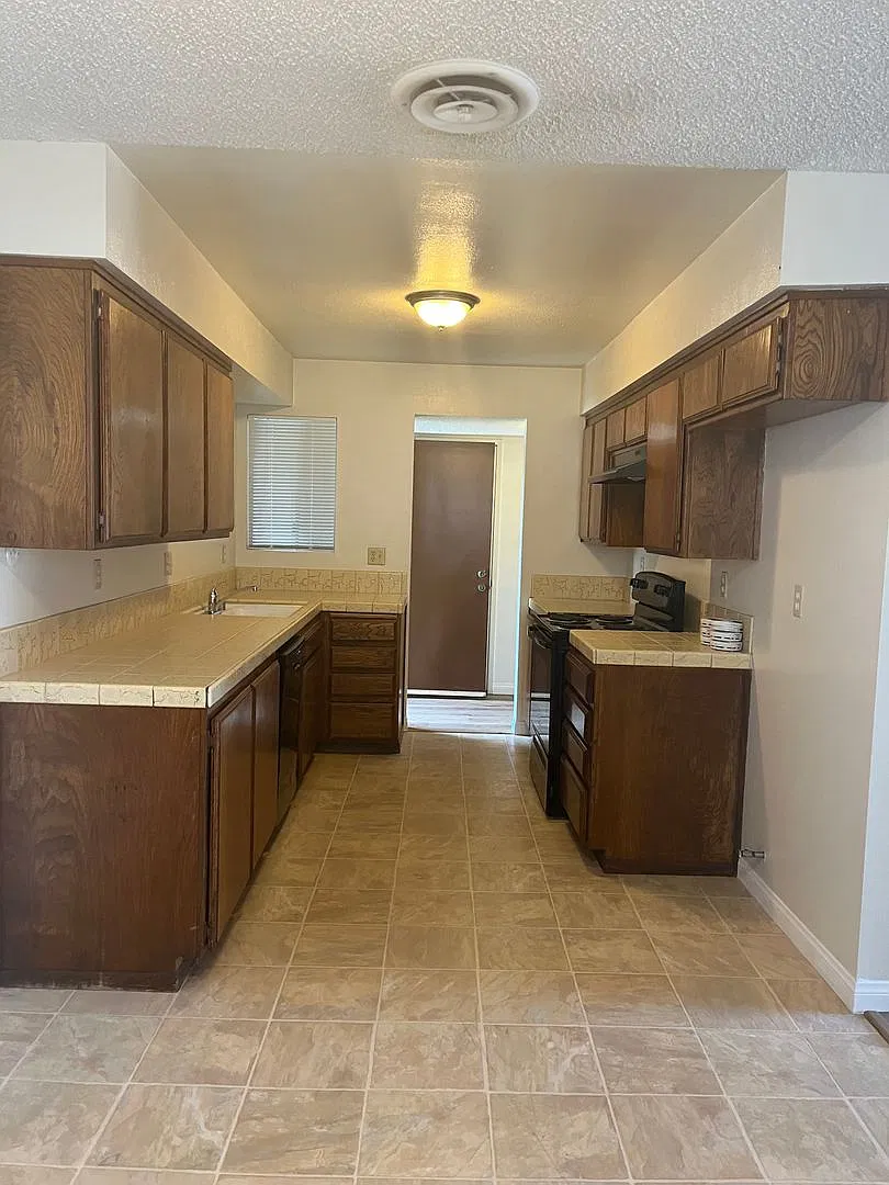 6709 Patton Way - House — Photo 2