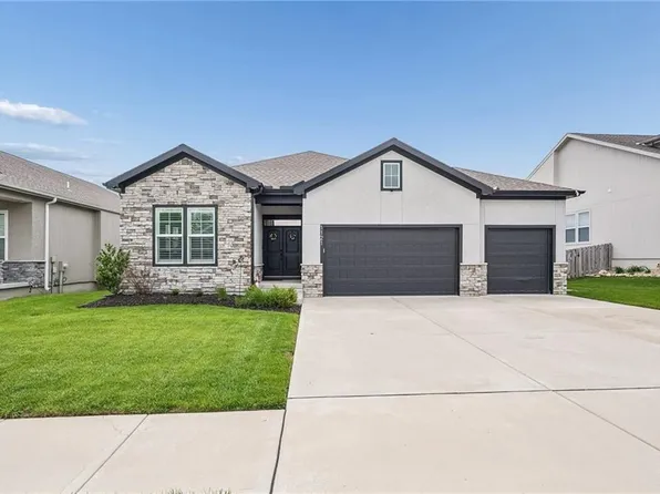 1121 SW Cheshire Dr, Lees Summit, MO 64083