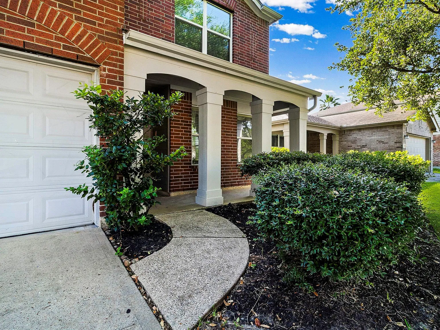 3 bed, 2.5 bath, 2495 sqft, $2,200 — Photo 4