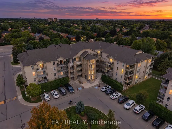 1440 Bishops Gate #206, Oakville, ON L6M 4M9