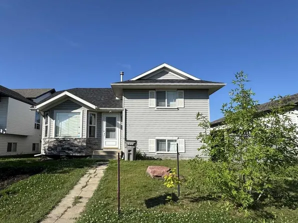 108 NE Pinnacle Blvd, Grande Prairie, AB T8W 2V7