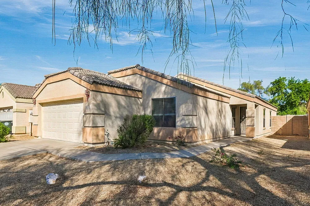 4 bed, 2.0 bath, 1615 sqft, $1,990 — Photo 3