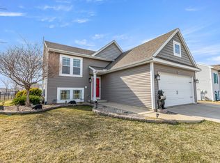 3735 Amber Oaks Dr, Howell, MI 48855