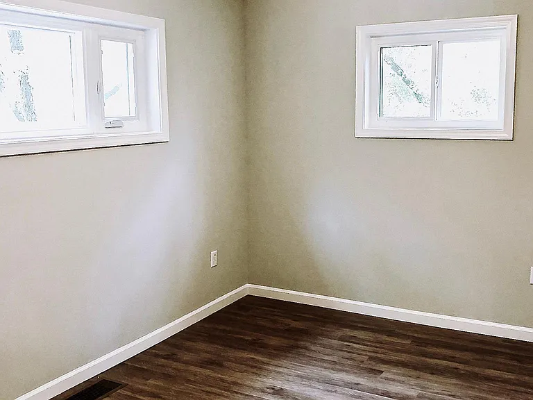 (Unit #2|1-Bed/1-Bath|Second Floor): Bedroom