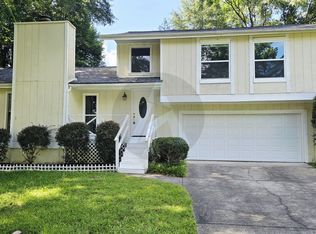 180 Moonshadow Ct, Roswell, GA 30075