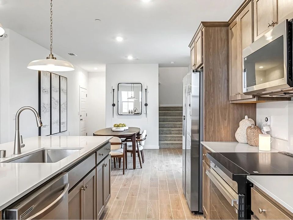 2nd image of 5615 Giocondo Ave