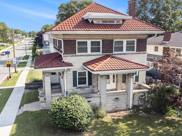 301 Edgewater Dr, Mishawaka, IN 46545