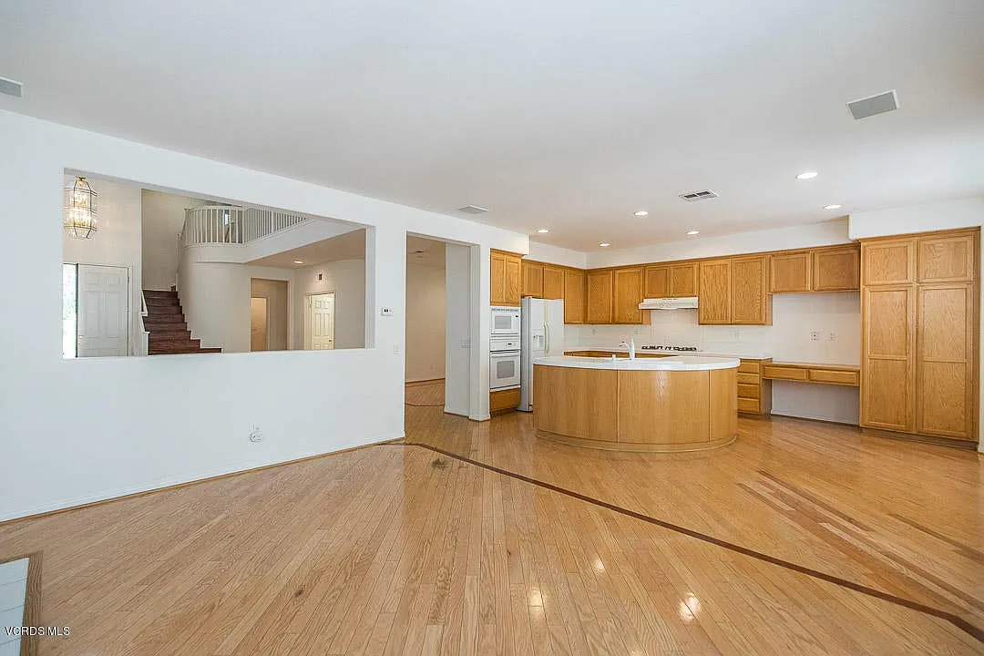 4 bed, 2902 sqft, $5,800 — Photo 4