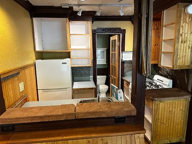 439 E 4th Ave #1 — Photo 4