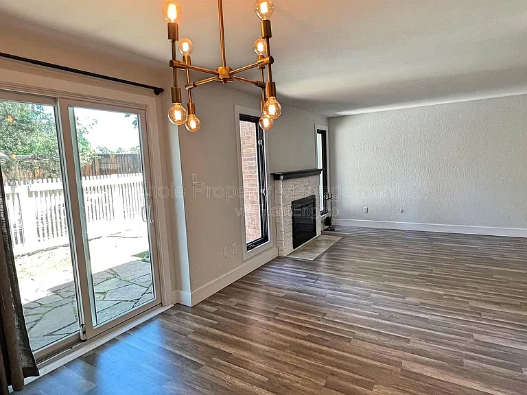 3032 S Macon Cir — Photo 8
