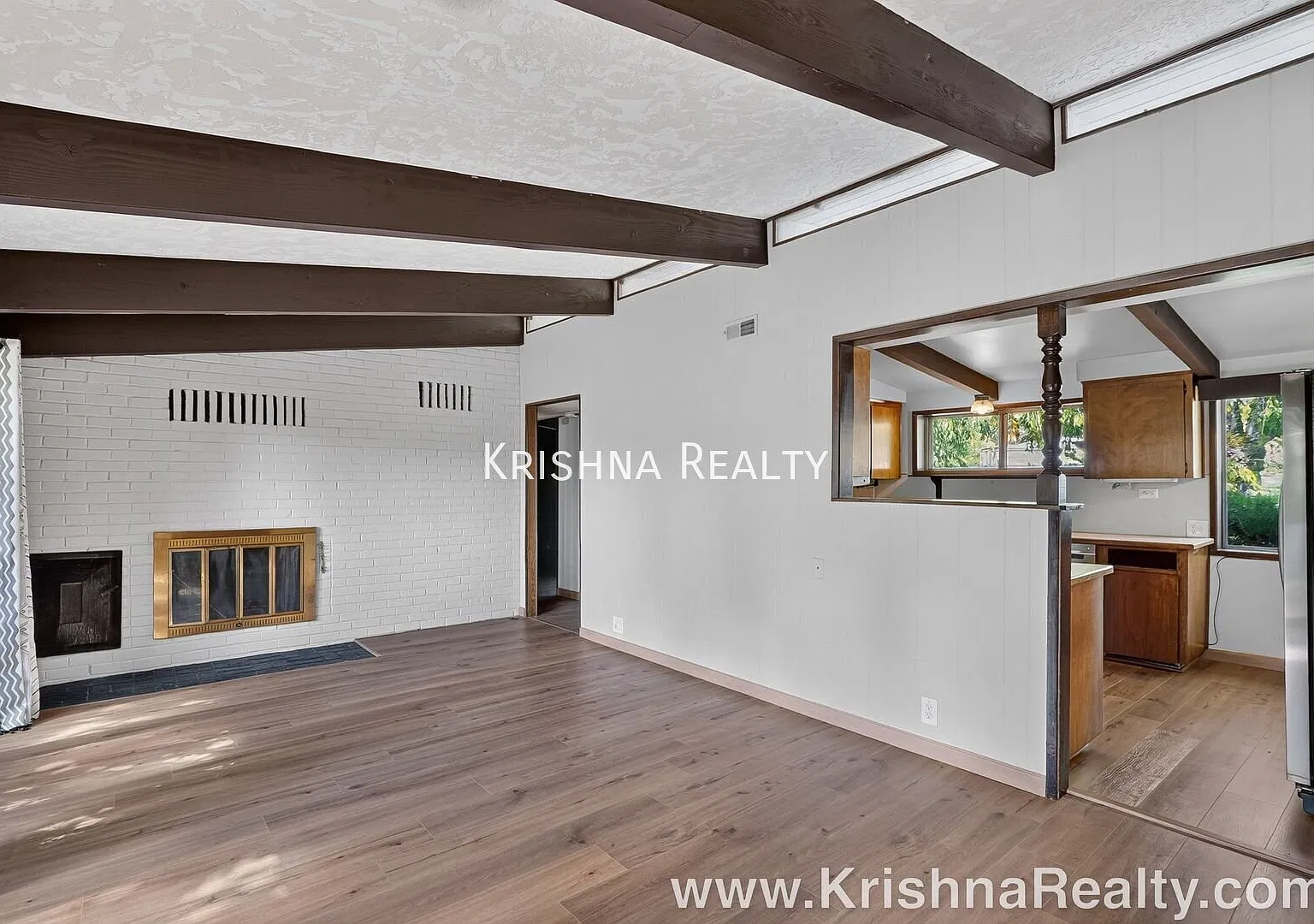 *Lots Of Updates* Charming Mid-Century Modern Ranch | 3 Bed | 2 Bath | One-Level Living | Prime C... — Photo 4