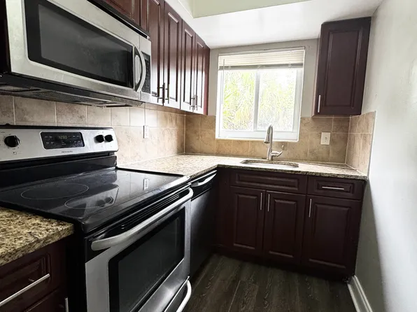 425 NE 7th Ave APT 8, Delray Beach, FL 33483