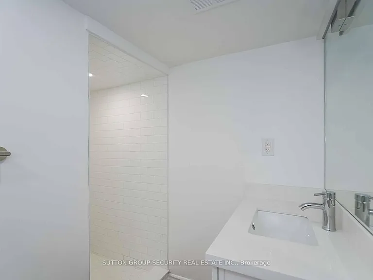 92 12th St #6 — Photo 12
