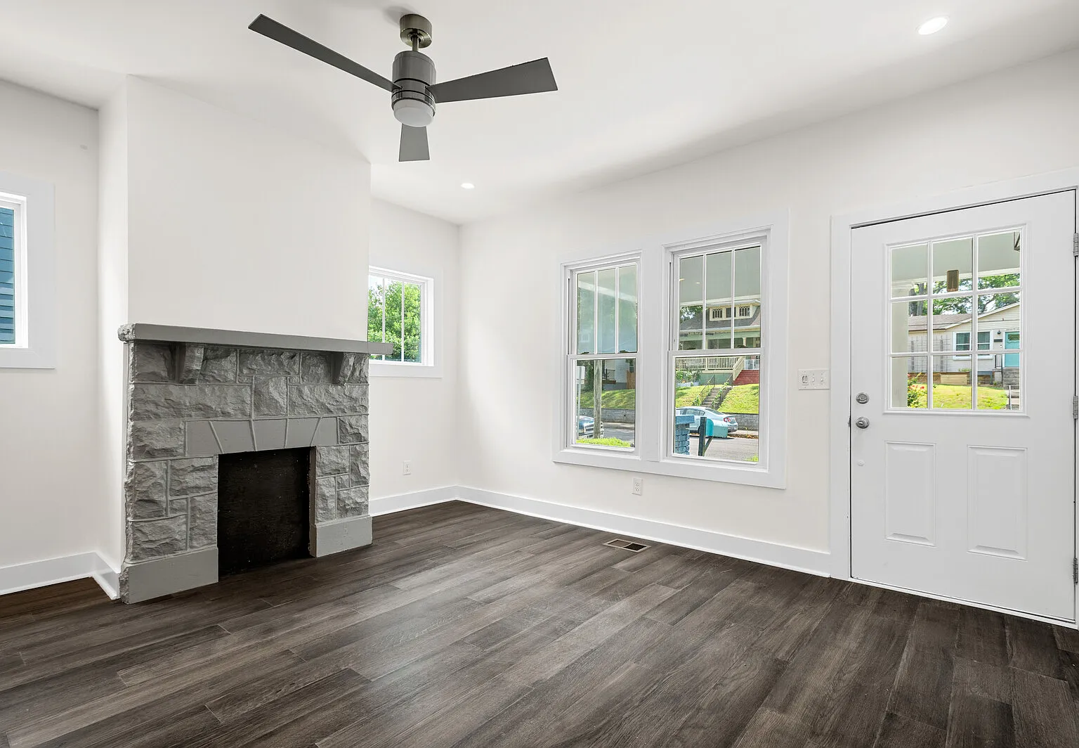 4 bed, 2121 sqft, $4,250 — Photo 4