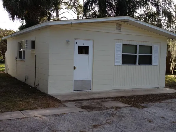 2002 20th St W #B, Bradenton, FL 34205