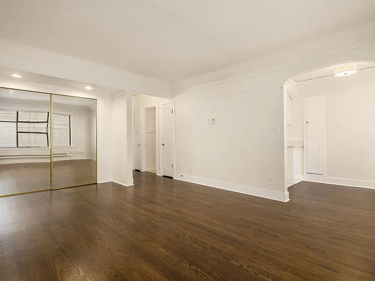 The Windermere Apartments — Photo 22