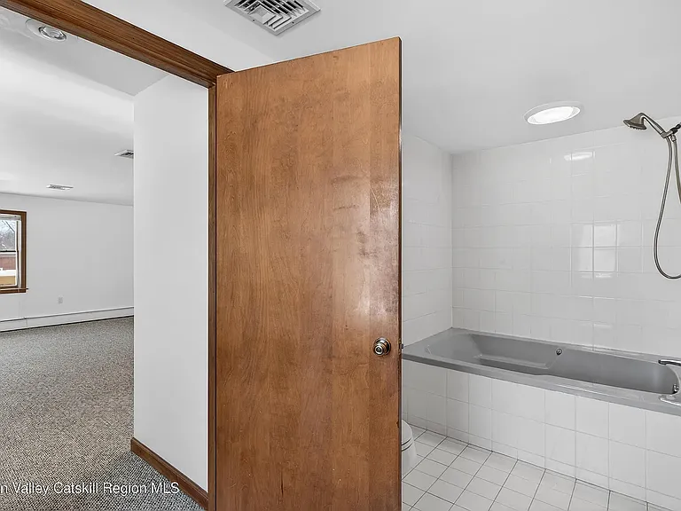 131 Barbarossa Ln — Photo 17