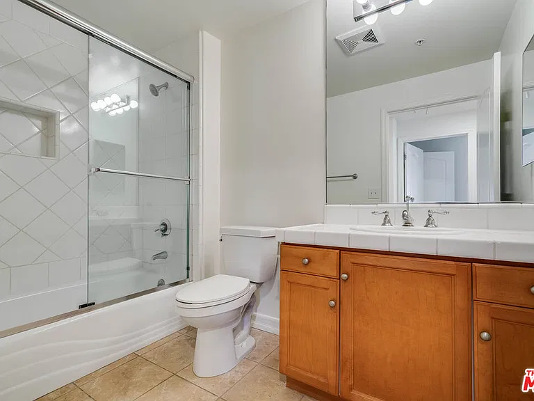 2335 S Bentley Ave #201 — Photo 7