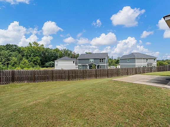 5th image of 314 Red Oak Pl